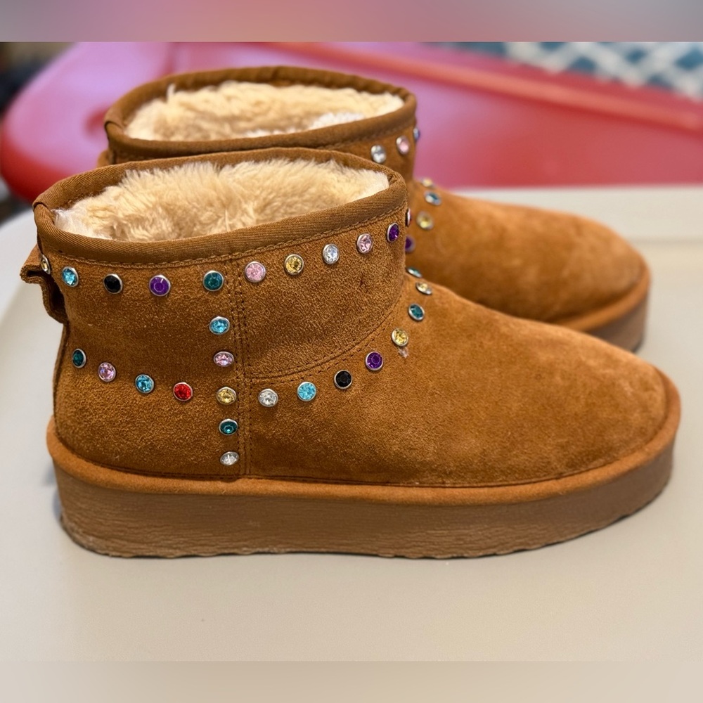 Steve Madden / COMFY CHESTNUT SUEDE RHINESTONES Size 9